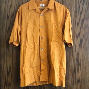 UNIQLO Yellow short sleeve men’s button down